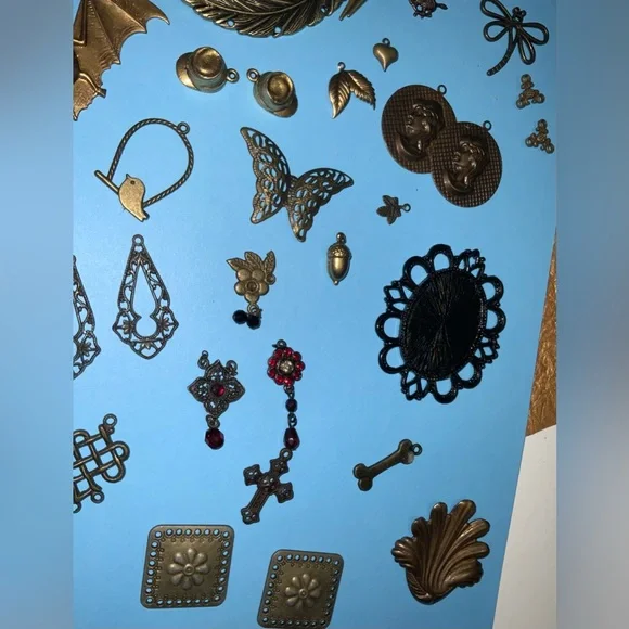 Huge Assorted Lot of Gold and Antique Bronze Pendant & Charms Collection - Lot 1 - Picture 4 of 16